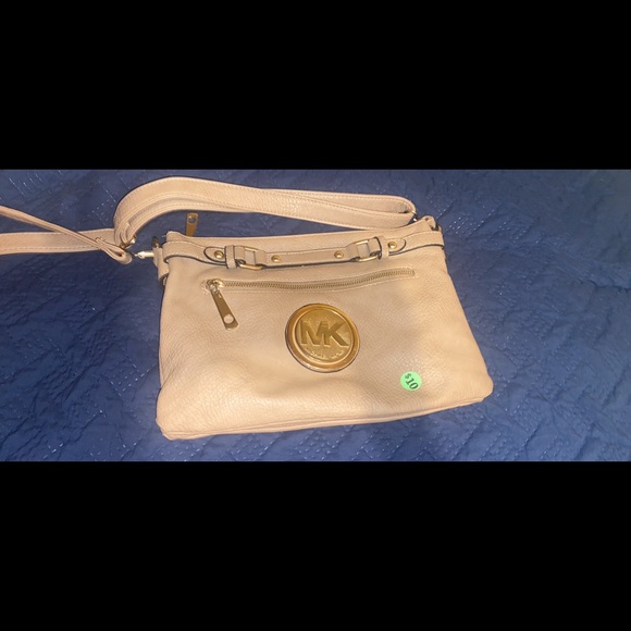 Tan Micheal kors purse - Picture 3 of 3